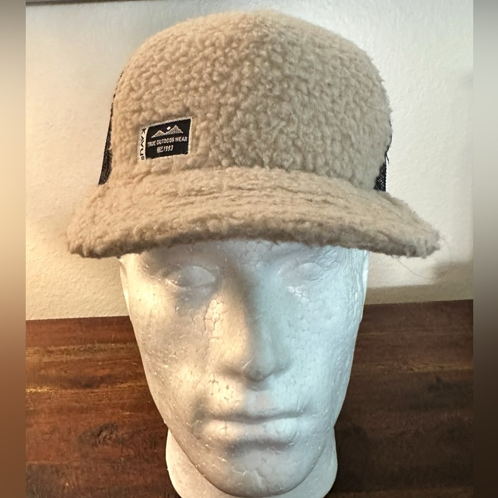 KAVU Fur Ball Trucker‎ Hat Adjustable Fleece Hat Five Panel Cap